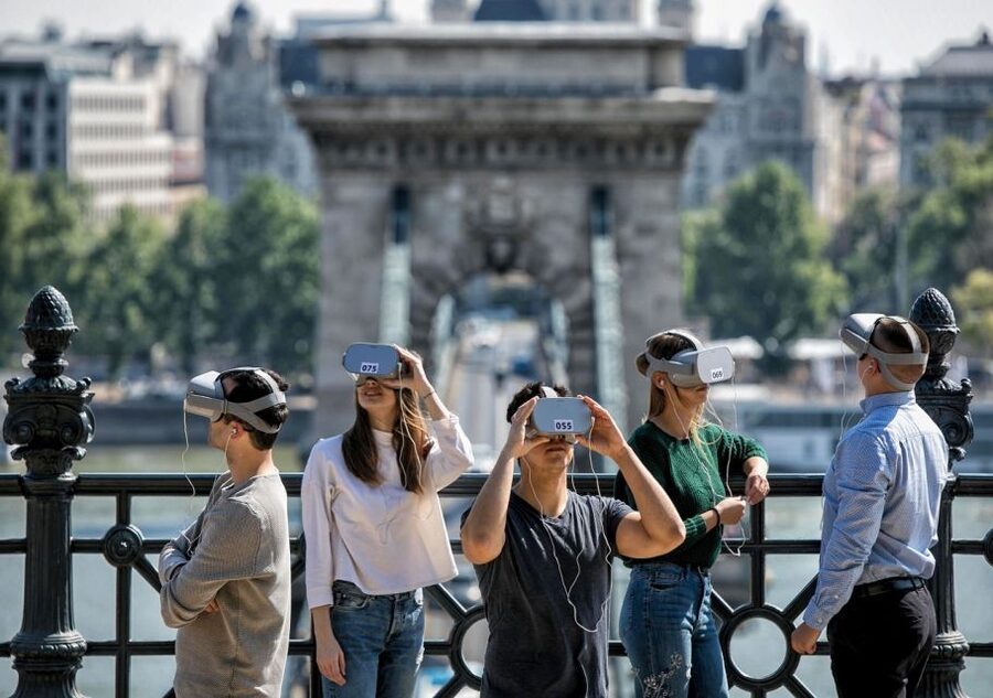 Budapest: Virtual Reality Tour in 8 Languages - The Bird’s-Eye View Moment That Helps You Place Everything