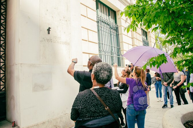 Budapest walking tour: Parliament and Shoes Memorial - Erzsébet Square, the Danubius Fountain, and Gresham Palace Views