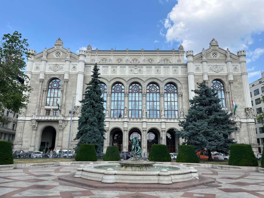 Budapest: Walking Tour with Chimney Cake & Polaroid Photos - Elizabeth Square: Danubius Fountain, Budapest Eye, and the Queen Elizabeth connections