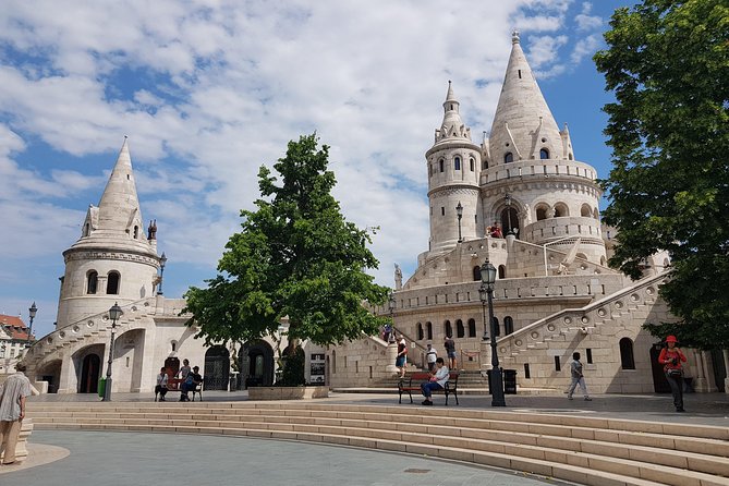 Budapest Walking Tour with Your Private Guide: 10+ Highlights - Your starting point: Elizabeth Square and easy getting-on-the-map