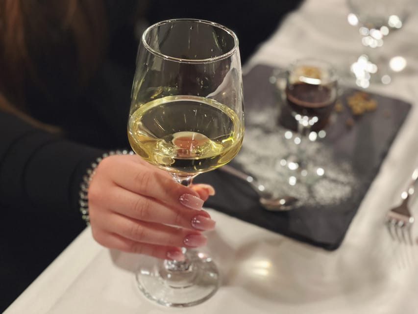 Budapest: Wine & Dine Cruise on the Danube - Making the most of a 2-hour tasting night