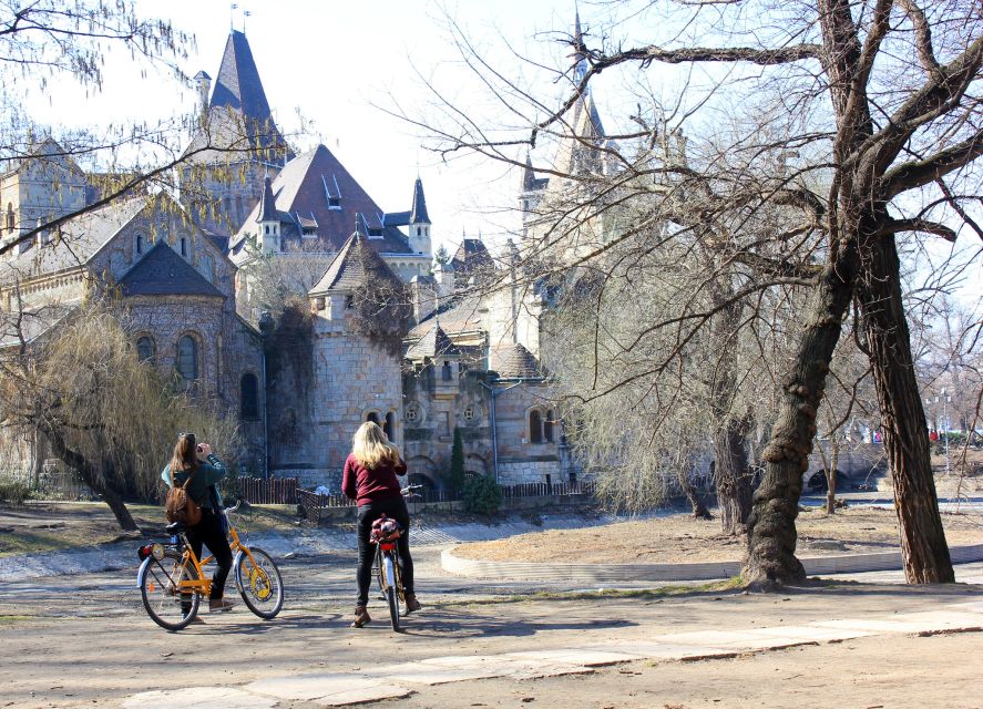 Budapest ❤️Winter Bike Tour with Coffee Stop❤️ - Coffee and Pastry Break: The Winter Reset Button