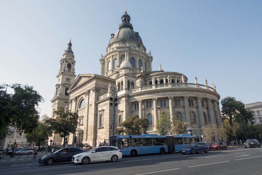 Castle District & Pest Driving Tour with Danube River Cruise - Buda’s Castle District: Matthias Church and Fishermen’s Bastion