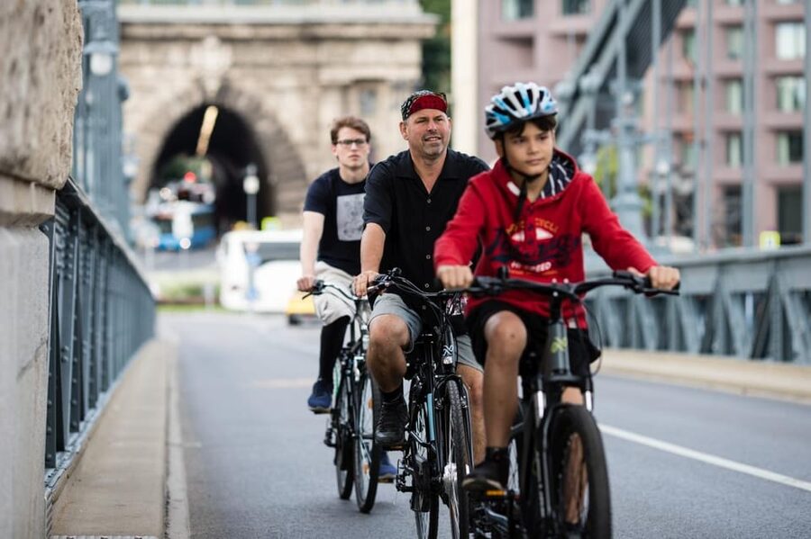 Choose a bicycle and make your own tour in Budapest-24 hrs - Signing Up Near Ferenc Liszt University of Music
