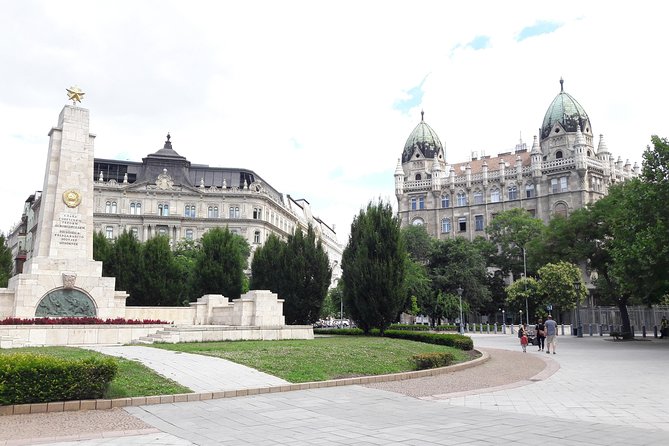 Comprehensive sightseeing tour - Anonymus Statue: The Tiny Stop With a Big Idea