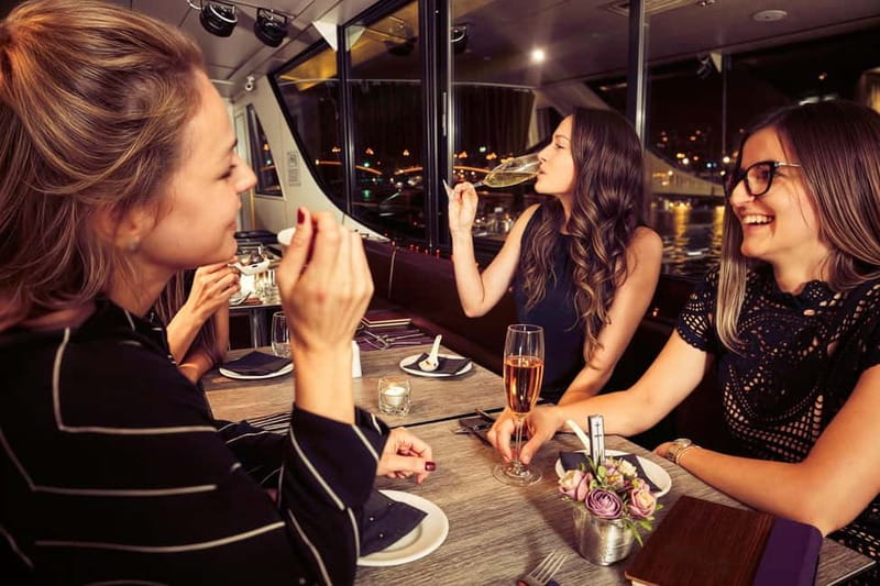 Dinner & Lights - Budapest Evening Cruise - Boarding at Jane Hanning rakpart: the one detail that prevents stress
