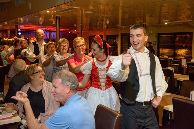 Drinks and Folklore Show Cruise in Budapest - The show: Hungarian music and folk dancing, timed for an easy evening