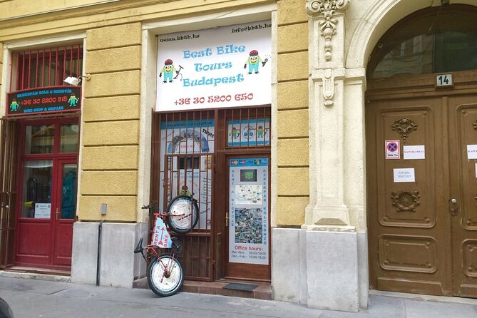 E-Bike Guided Tour in Castle Hill Budapest - St. Stephen’s Basilica: the dome and the mummified hand