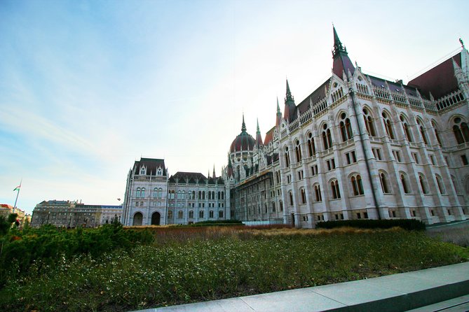 Exclusive Budapest City Tour by Luxury Car - Half Day - How the luxury car format changes your Budapest rhythm