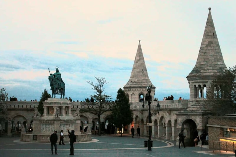 FoolsCode: EscapeRoom/Sightseeing tour with Actor Tourguide - Solving Clues at the Fisherman’s Bastion to Matthias Church Stops