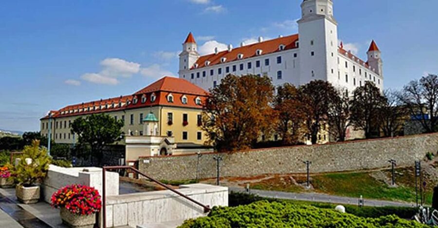From Budapest: Bratislava Day Trip - Bratislava Castle photo stop: get your skyline in one go