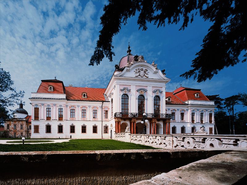 From Budapest: Gödöllő Royal Sissi Guided Tour - The park walk: peaceful time, but watch the clock