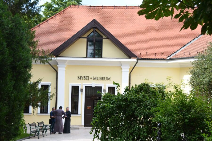 From Budapest: Szentendre Artists' Village Tour - Getting there and back: bus transfer plus a Danube cruise in season