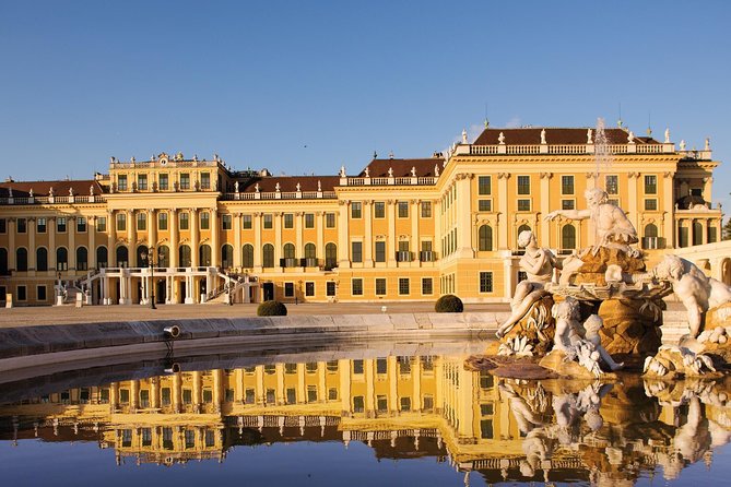 Full day PRIVATE GUIDED VIENNA tour from Budapest with lunch and drinks - Lunch included: keeping the day from derailing