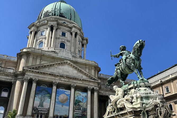 Gems of the Budapest Castle District Walking Tour - Arpad Toth Promenade (Setany): flags, cannons, and siege-era memory