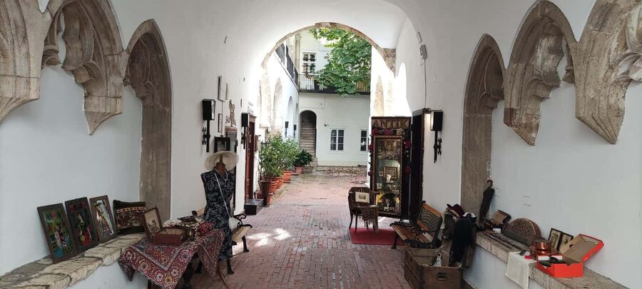 German guided tour through Budapest's castle district - Finishing at Mátyás-kút: closing the loop