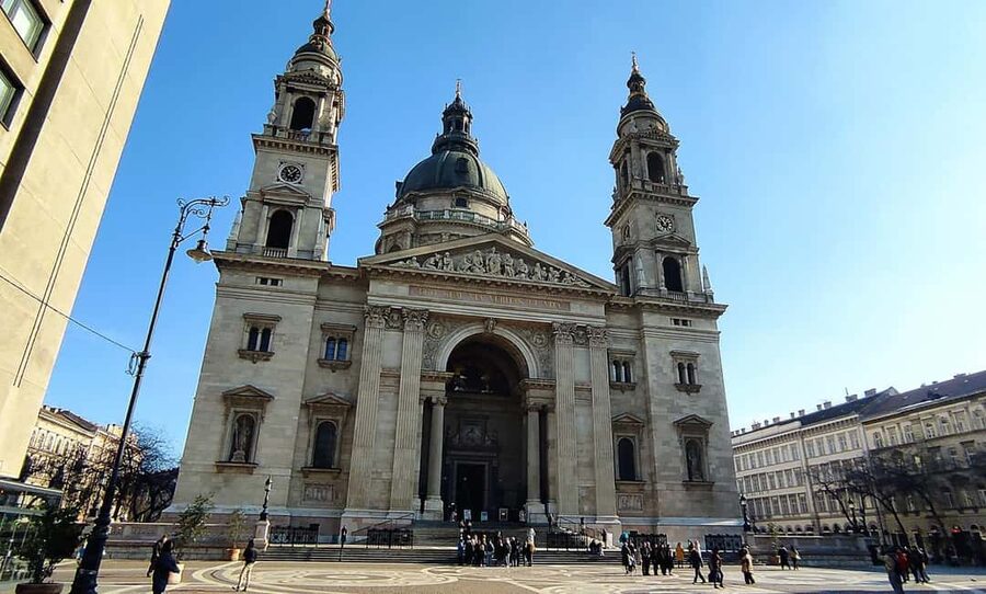 German speaking guided walking tour in Budapest - Pest city centre walk: 19th-century banking and Art Nouveau details