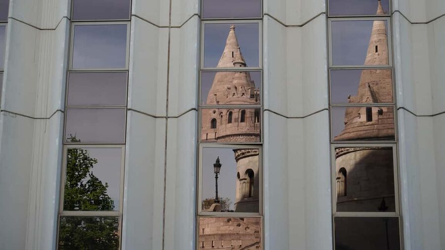 German speaking guided walking tour in Budapest - Matthias Church and Fisherman’s Bastion viewpoints
