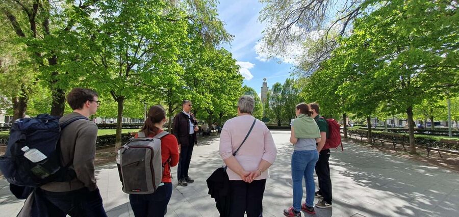 German tour in the Budapest city centre & the Jewish quarter - From Gyula Andrássy statue to Parliament: get your bearings fast
