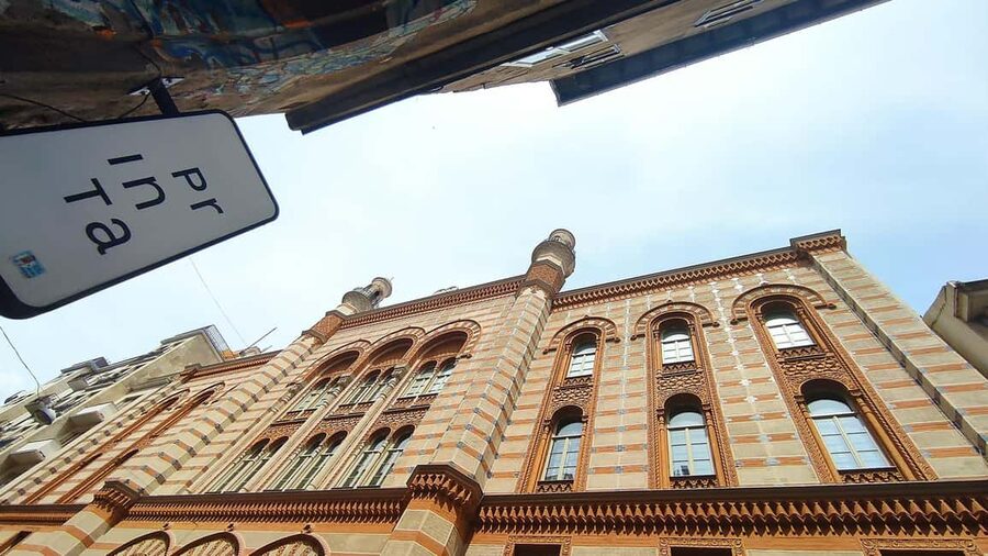 German tour in the Budapest city centre & the Jewish quarter - Ending at Kazinczy Street and Szimpla Kert: turn the walk into a real plan