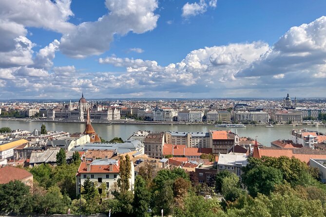 Half day Budapest city tour by car / minivan - Danube connections: Margit Bridge, Zero Kilometre Stone, and Chain Bridge