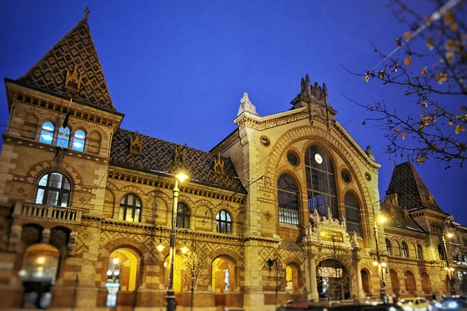 Highlights of Budapest Walking Tours - Stop 2: Hungarian National Museum Garden and Architecture Backdrop
