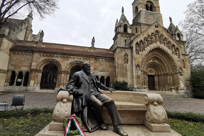Historical and Cultural Guided Tour of Budapest - St. Stephen’s Basilica: Hungary’s first king and a relic