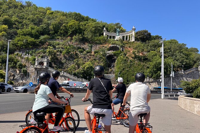 Historical Bike Tour of Budapest 2.5 Hours with Local Guide - Getting Your Bike at Haris köz 4: Regular or Electric, Plus Storage