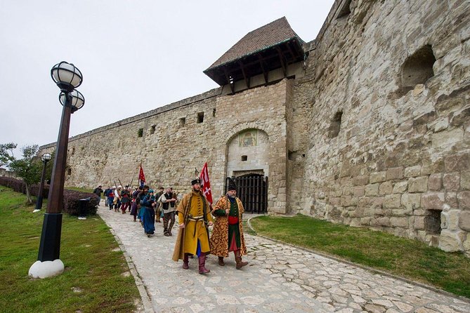HOLLÓKŐ UNESCO World Heritage site + Eger Castle Private guided tour - The cliffside Hollókő castle: 13th-century walls with dramatic footing
