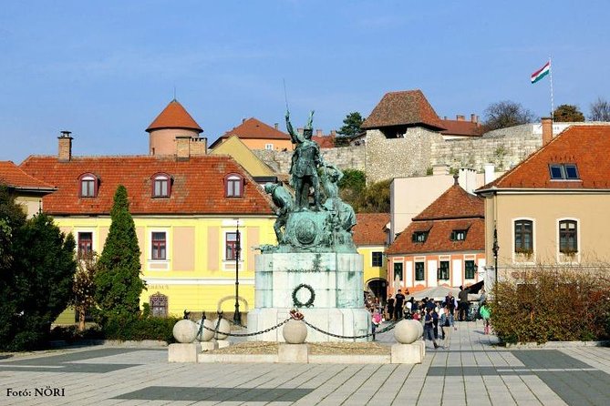 Home to Bull's Blood red wine! Eger with winetaste private tour - Dobo Square: where Eger’s pride shows in stone