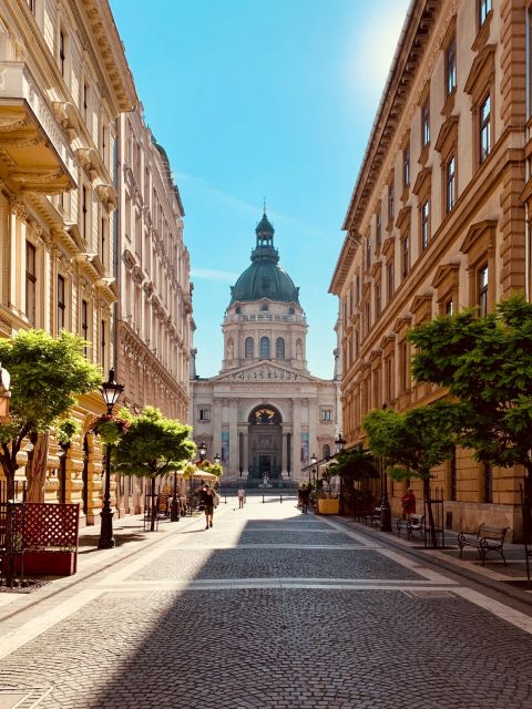 Iconic Budapest tour with Classic Russian Jeep and G-Wagon - Using the audio guide + English driver the smart way