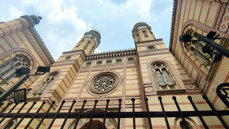 Jewish Budapest (German-language city tour) - The walking pace that keeps you oriented (and not bored)