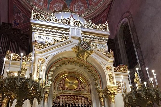 Jewish Budapest Walking Tour - Stop 2: Dohány Street Synagogue complex, the Raoul Wallenberg garden, and the Tree of Life Monument