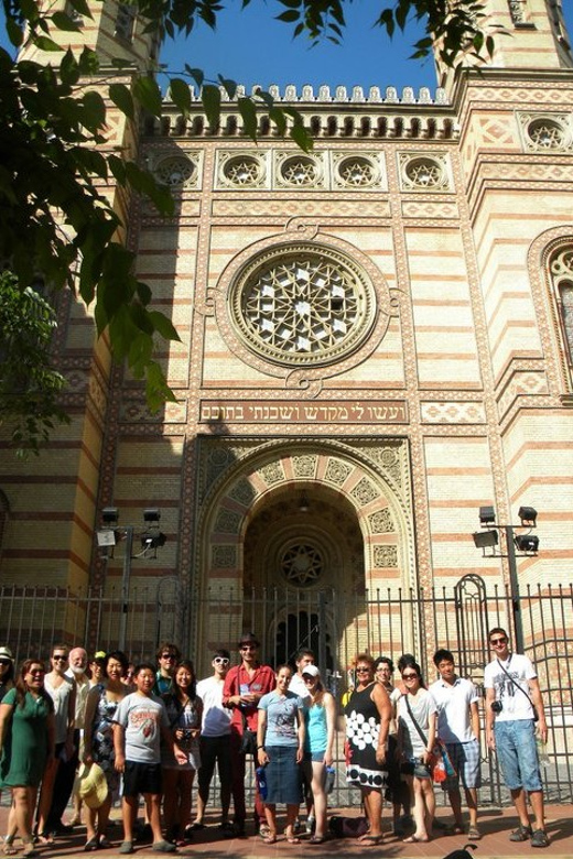 Jewish Quarter of Budapest Walking Tour - Finding the guide at Budapest Eye (and how the route feels)