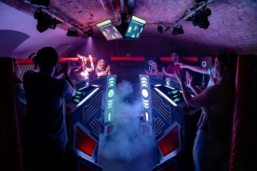 Leonoria Quizboxing- TV show-style team event in Budapest - Rounds, Consoles, and Live Score Display: Why the Setup Works