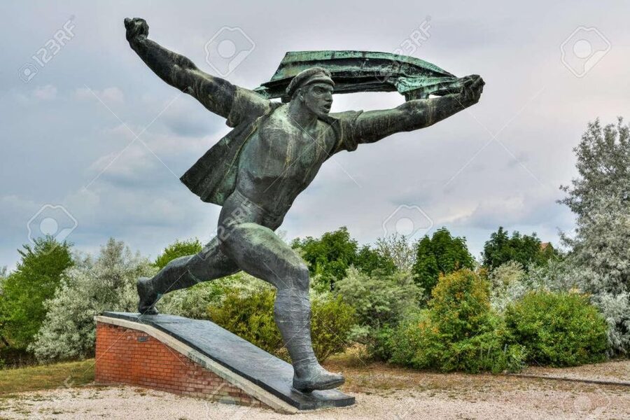 Life Behind the Iron Curtain, the communist Budapest private - Gellért Hill’s Liberty Statue: the tallest “freedom” story in Europe