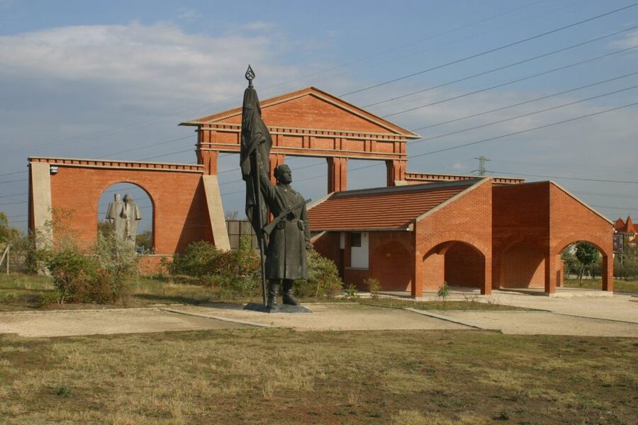 Memento Park: Official Guided Tour with Entry Ticket - Getting to Memento Park without stress