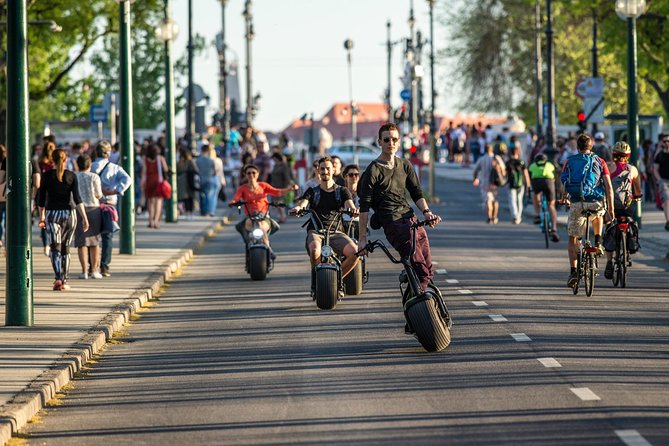 MonsteRoller E-Scooter Rental in Budapest - Scooter Handling in Real Budapest Streets (Cycle Lanes Help)