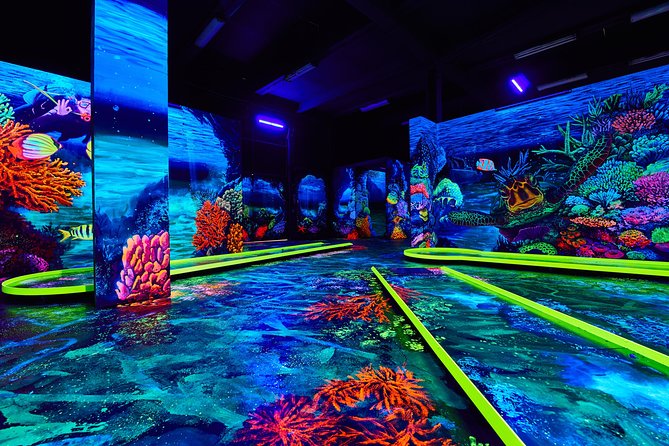 Neonis - 3D Blacklight Minigolf - Neonis in Budapest: what this UV minigolf outing is really like