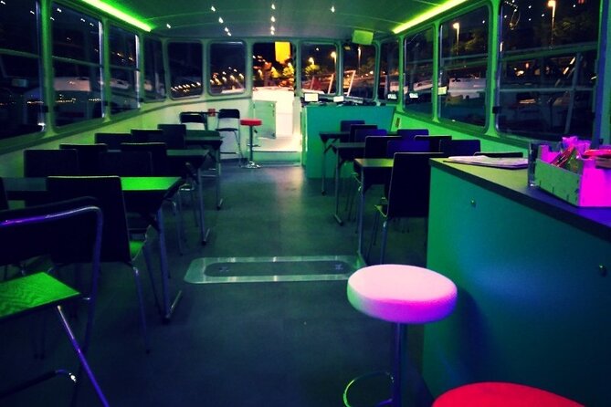 One hour Hen or Stag private party boat Budapest with unlimited beer and wine - One hour on the Danube: how long it feels and what affects it