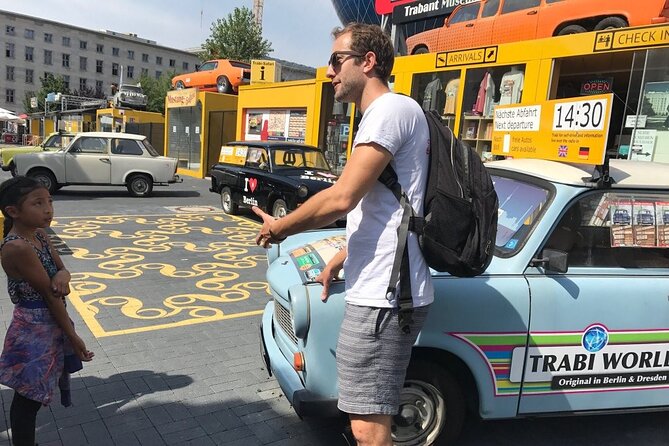 Original Budapest Alternative Street Art & Jewish Tour - Stop 4: Színes Esernyők and the Colourful City Theme