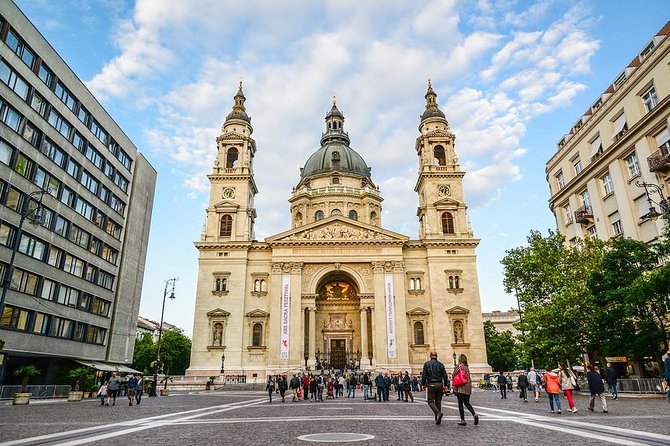 Private 4-hours City Tour of Budapest with private guide and Hotel Pick-up - Your day plan: a smooth pace with a chauffeur-driven vehicle