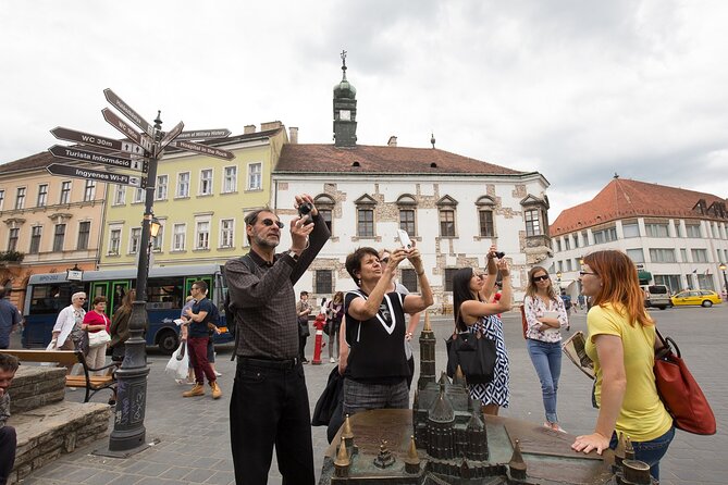Private Buda Castle Walk with Entry to Matthias Church - Finding the guide and keeping the day smooth