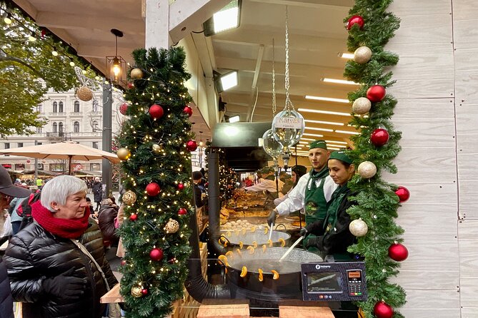 Private Budapest Christmas Market Tour with Chimney Cake & Mulled Wine - St. Stephen’s Basilica: a big landmark with an important ticket detail
