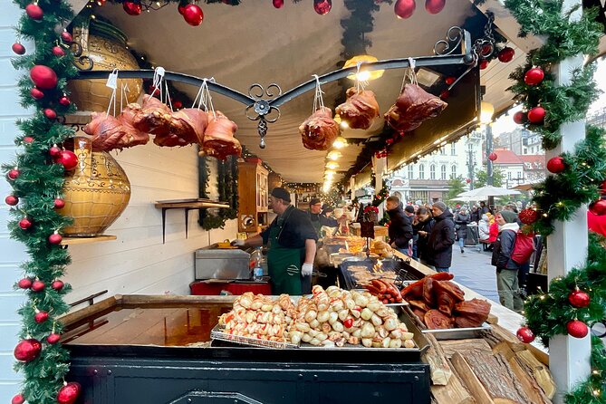 Private Budapest Christmas Market Tour with Chimney Cake & Mulled Wine - Landmarks on the route: catching The Gresham Palace and city-center scale