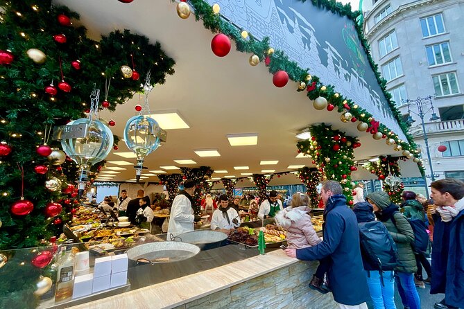 Private Budapest Christmas Market Tour with Chimney Cake & Mulled Wine - Price and value: $113.18 for 2.5 hours with food, drink, and a guide