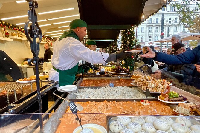 Private Budapest Christmas Market Tour with Chimney Cake & Mulled Wine - Weather, timing, and how to dress for Budapest Christmas walking