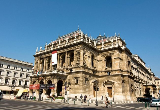 Private Budapest City tour with Classic Russian Jeep or G-Wagon! - Key highlights at a glance