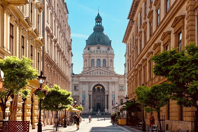 Private Budapest City tour with Classic Russian Jeep or G-Wagon! - Chain Bridge and the Parliament area: the river as Budapest’s connector