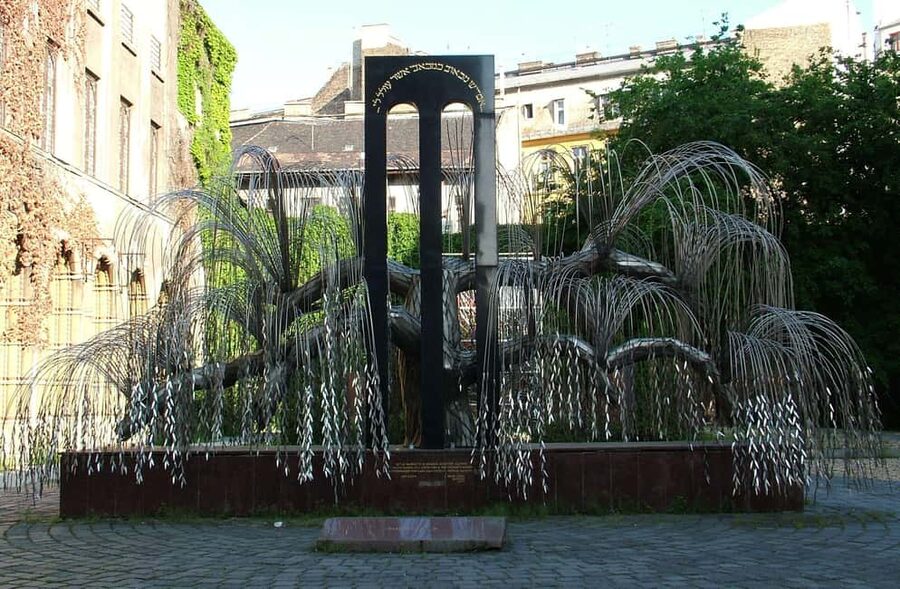 PRIVATE Budapest Jewish Heritage Walking Tour - Food Tasting - Two hours in Budapest’s Jewish Quarter, done right